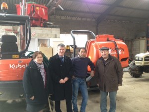 Philippe FOLLIOT avec Gisèle DEDIEI, André MAILLE et l'entrepreneur visite l'entreprise Tarroux avec