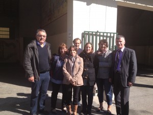 Philippe FOLLIOT en compagnie de la communauté éducative de l'école élémentaire de Lacaune, et du maire, André CABROL.