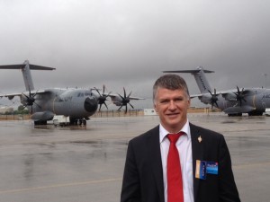 Philippe FOLLIOT au côté de l'A400M