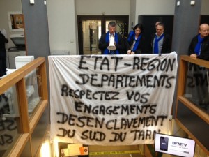 Philippe FOLLIOT et une délégation de chefs d'entreprises, de socio-professionnels et de représentants syndicats occupent la Sous-Préfecture de Castres