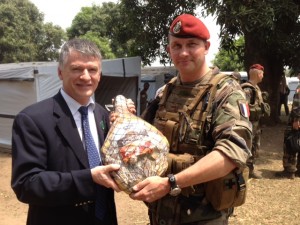Philippe FOLLIOT au côté du Colonel TASSEL, Chef de corps du 8ème RPIMa, à Bangui.