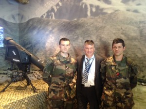 Philippe FOLLIOT sur un stand au salon "Eurosatory 2014"