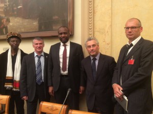 Monsieur MARA, Premier ministre Malien (au Centre) avec Philippe FOLLIOT (à gauche) et Emmanuel DUPUY, Président d'IPSE (à droite).