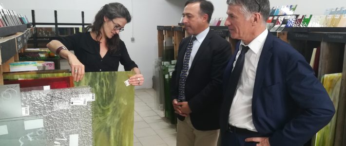 Philippe FOLLIOT et Philippe HUPPE visitent l’atelier verrier En Verre Contre Tout Philippe FOLLIOT et Philippe HUPPE visitent l’atelier verrier En Verre Contre Tout