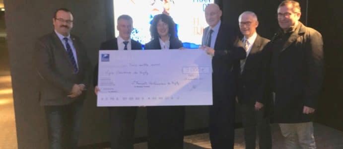 L’Amicale Parlementaire de Rugby remet un chèque à la Ligue Occitanie de Rugby L’Amicale Parlementaire de Rugby remet un chèque à la Ligue Occitanie de Rugby