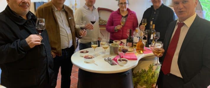 Le sénateur Philippe Folliot poursuit la mise en valeur des producteurs locaux chez Jean-Marc Balaran à Sainte Croix Le sénateur Philippe Folliot poursuit la mise en valeur des producteurs locaux chez Jean-Marc Balaran à Sainte Croix