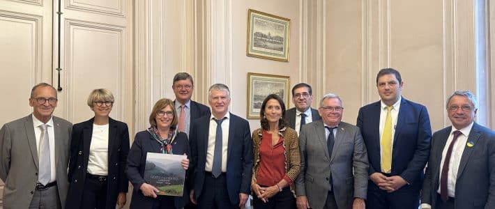 Philippe Folliot préside un petit-déjeuner de travail avec l’Ambassadrice de Nouvelle-Zélande en France
