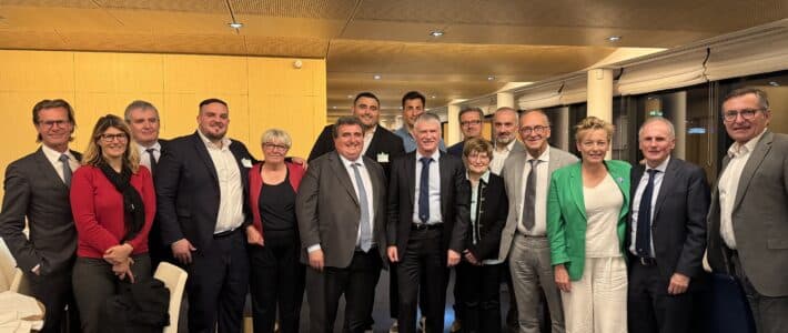 Parlementaires, joueurs et professionnels du rugby échangent sur les enjeux de la filière : transferts, agents et reconversion au cœur des débats Parlementaires, joueurs et professionnels du rugby échangent sur les enjeux de la filière : transferts, agents et reconversion au cœur des débats