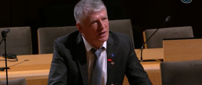 Commission//Les droits humains : la réponse à un monde fracturé Commission//Les droits humains : la réponse à un monde fracturé